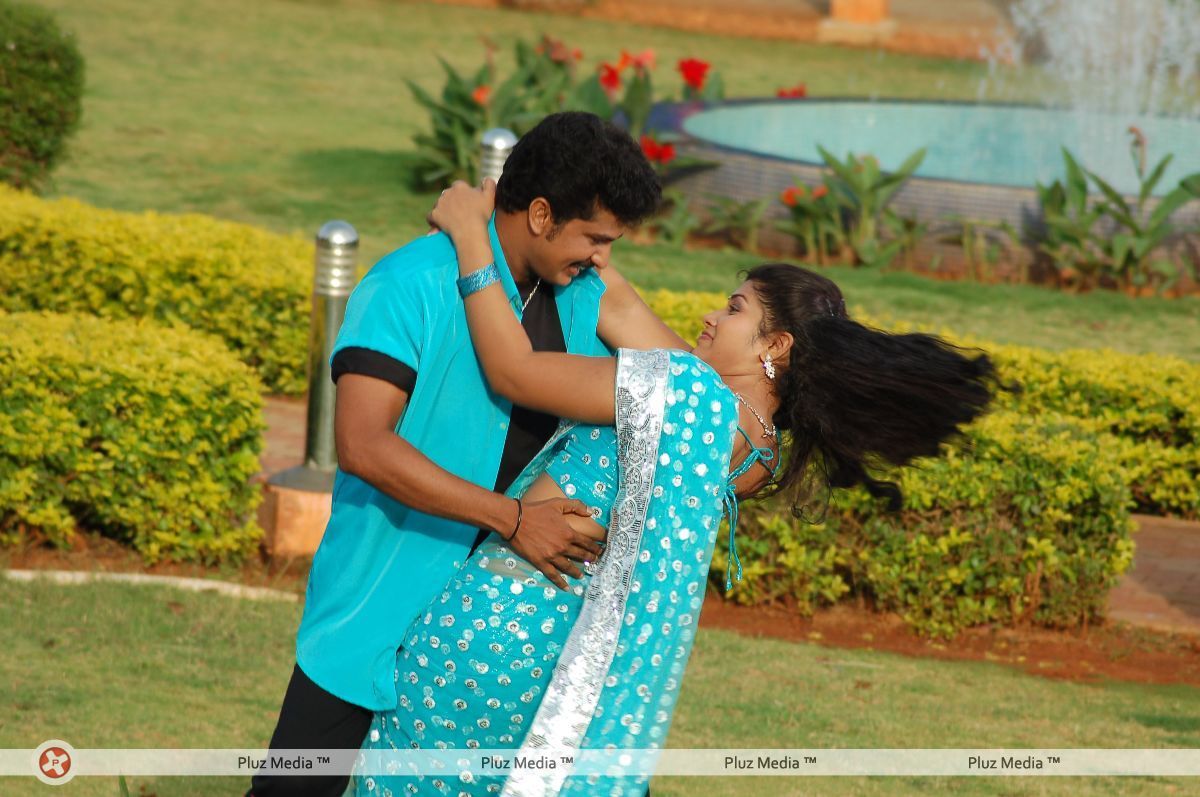 Vazhi Vidu Kanne Vazhi Vidu Movie Hot Stills | Picture 110121